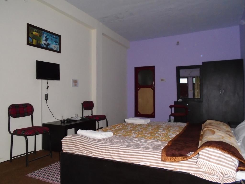 New Dolma Hotel Almora Rom bilde